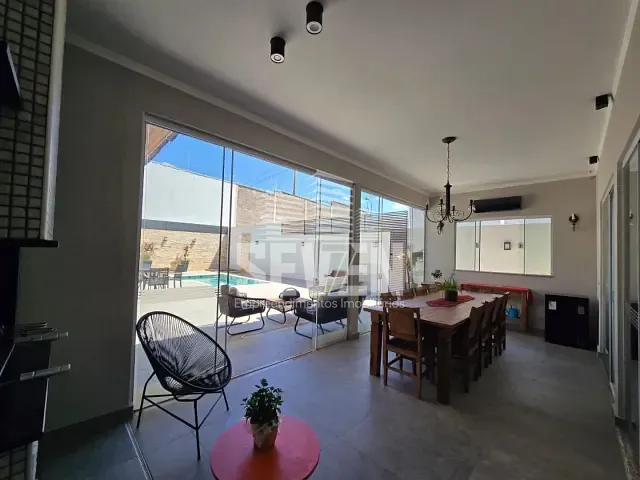 Casa com 600m² 4 quartos e 5 banheiros, à venda, no bairro Vila Aviação em Bauru