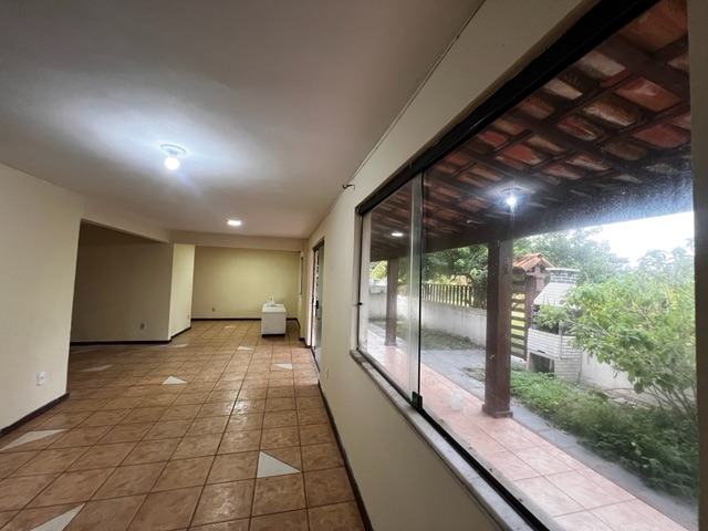Casa com 213m² 4 quartos e 3 banheiros, para alugar, no bairro Vila do Sol em Cabo Frio