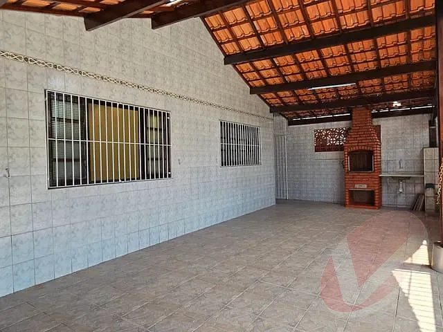 Casa com 135m² 2 quartos e 1 banheiro, à venda, no bairro Maracanã em Praia Grande