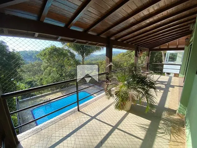 Casa com 450m² 4 quartos e 4 banheiros, à venda, no bairro Sapê em Niterói