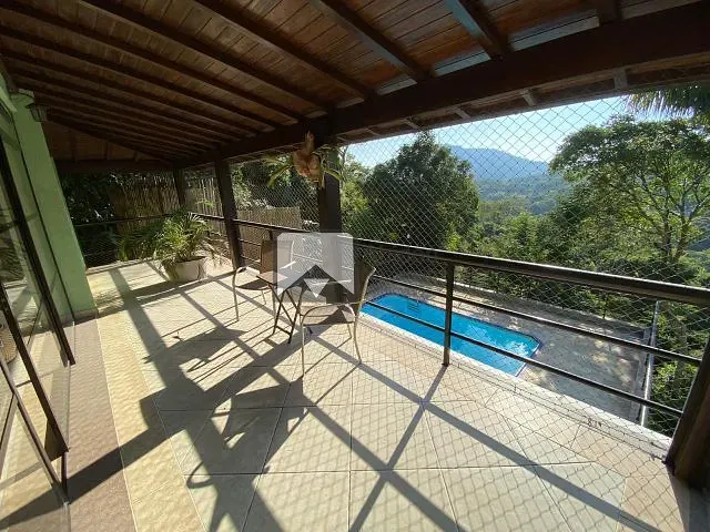 Casa com 450m² 4 quartos e 4 banheiros, à venda, no bairro Sapê em Niterói