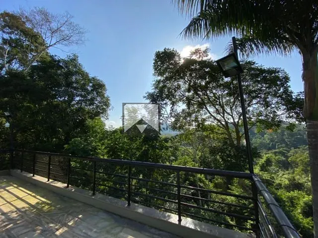 Casa com 450m² 4 quartos e 4 banheiros, à venda, no bairro Sapê em Niterói