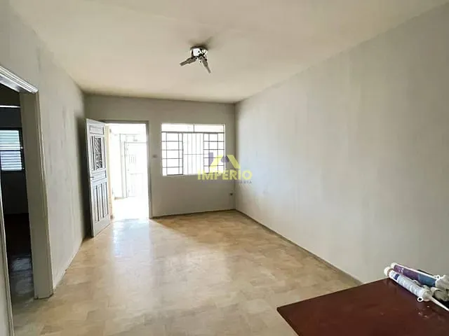 Casa com 245m² 2 quartos e 2 banheiros, para alugar, no bairro Centro em Salto