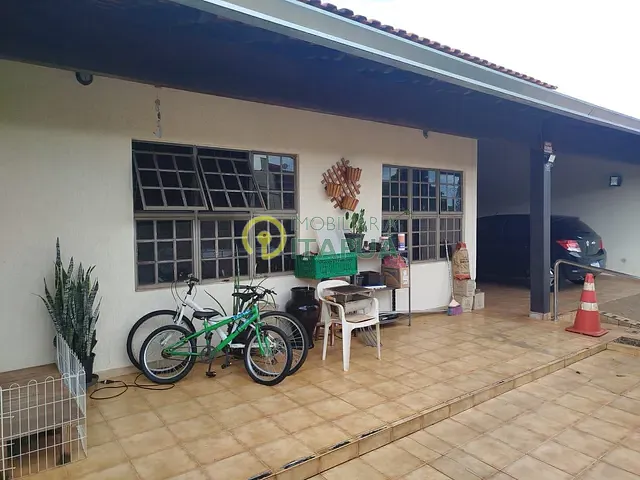 Casa com 364m² 4 quartos e 3 banheiros, à venda, no bairro San Izidro em Londrina