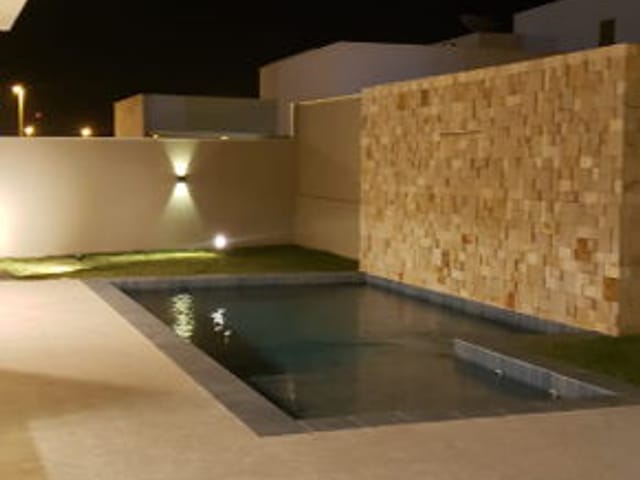 Casa com 439m² 4 quartos e 5 banheiros, à venda, no bairro Condomínio Florais do Valle em Cuiabá