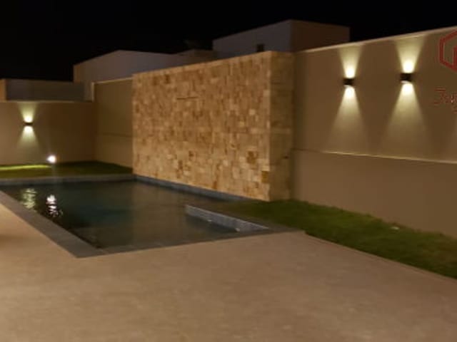Casa com 439m² 4 quartos e 5 banheiros, à venda, no bairro Condomínio Florais do Valle em Cuiabá