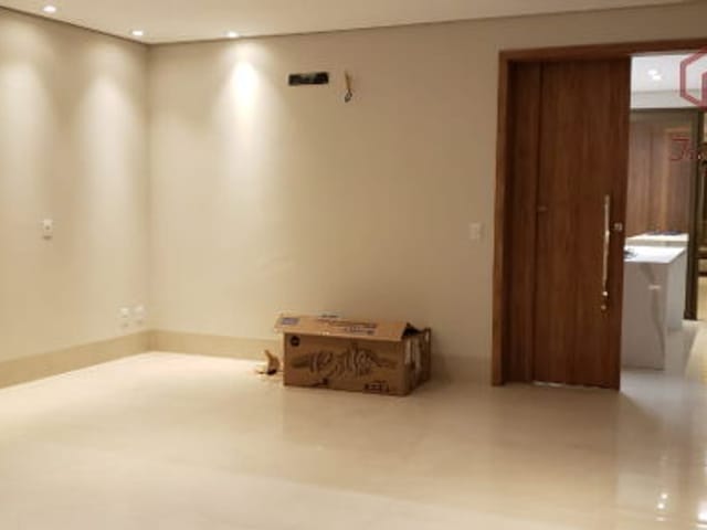 Casa com 439m² 4 quartos e 5 banheiros, à venda, no bairro Condomínio Florais do Valle em Cuiabá