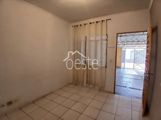 Casa com 90m² 2 quartos e 1 banheiro, para alugar, no bairro Jardim Santa Rita de Cássia em Santa Bárbara D'Oeste