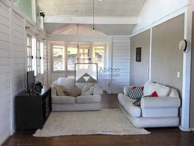 Casa com 800m² 3 quartos e 2 banheiros, à venda, no bairro Itaipu em Niterói