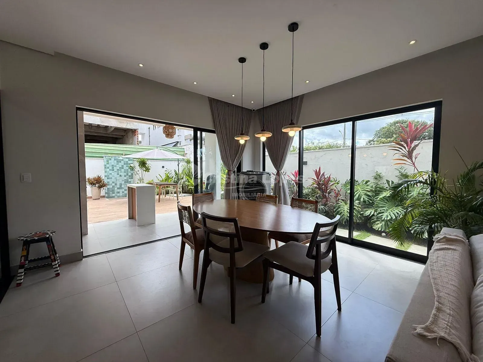 Casa, 4 quartos, 187 m² - Foto 2
