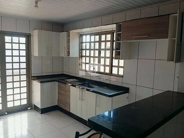 Casa 3 quartos e 2 banheiros, à venda, no bairro Jardim Monte Carlo em Rolândia