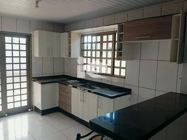 Casa 3 quartos e 2 banheiros, à venda, no bairro Jardim Monte Carlo em Rolândia