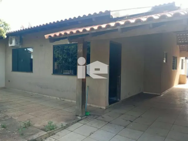 Casa 3 quartos e 2 banheiros, à venda, no bairro Jardim Monte Carlo em Rolândia