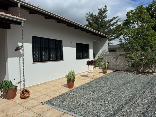 Casa com 300m² 3 quartos e 2 banheiros, para alugar, no bairro São Judas em Itajaí