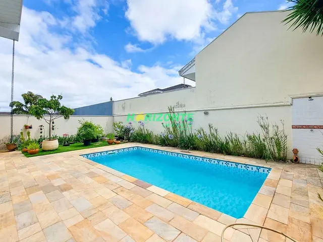 Casa 4 quartos e 4 banheiros, à venda ou para alugar, no bairro Urbanova em São José dos Campos