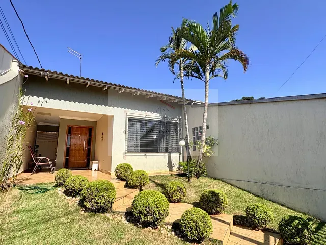 Casa com 349m² 3 quartos e 3 banheiros, à venda, no bairro Jardim Asteca em Rolândia