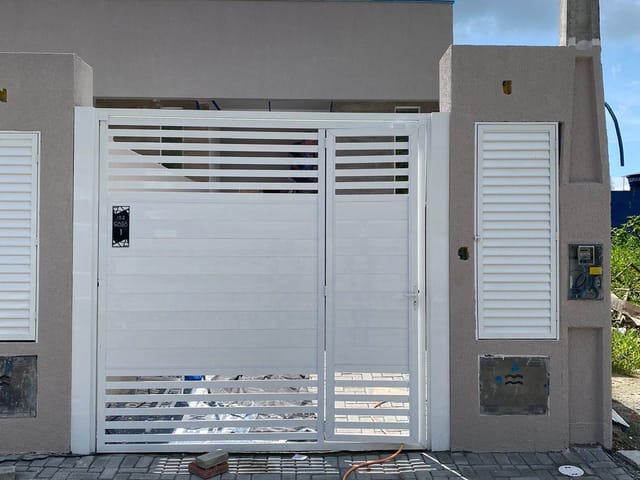 Casa com 95m² 2 quartos e 2 banheiros, à venda, no bairro Alto São Bento em Itapema