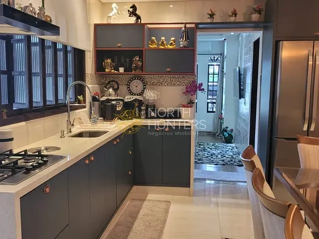 Casa com 285m² 5 quartos e 5 banheiros, à venda, no bairro Morro do Meio em Joinville