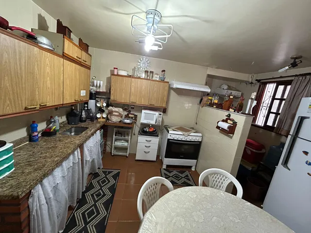 Casa 2 quartos e 2 banheiros, para alugar, no bairro Peró em Cabo Frio