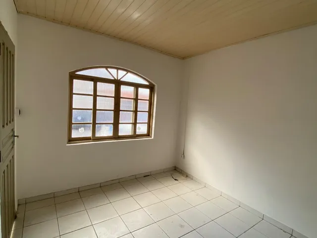 Casa 2 quartos e 1 banheiro, para alugar, no bairro Centro em Extrema