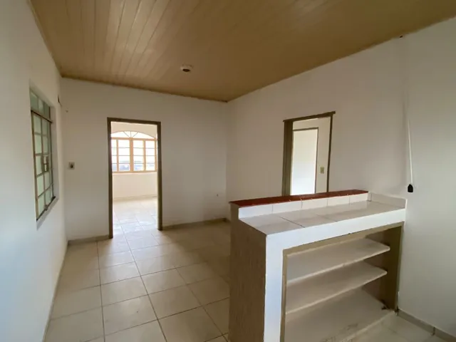Casa 2 quartos e 1 banheiro, para alugar, no bairro Centro em Extrema