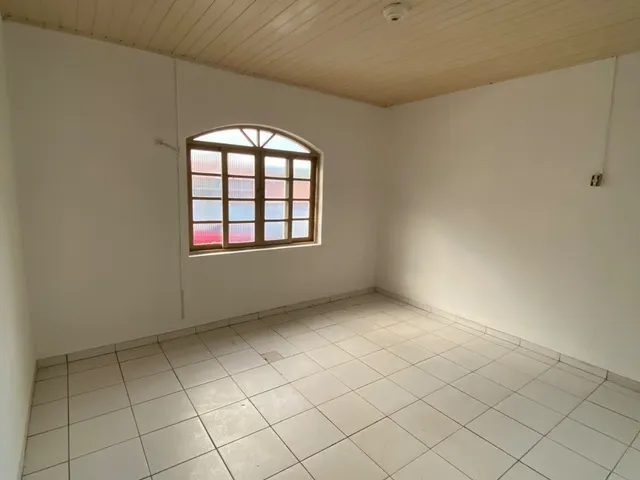 Casa 2 quartos e 1 banheiro, para alugar, no bairro Centro em Extrema
