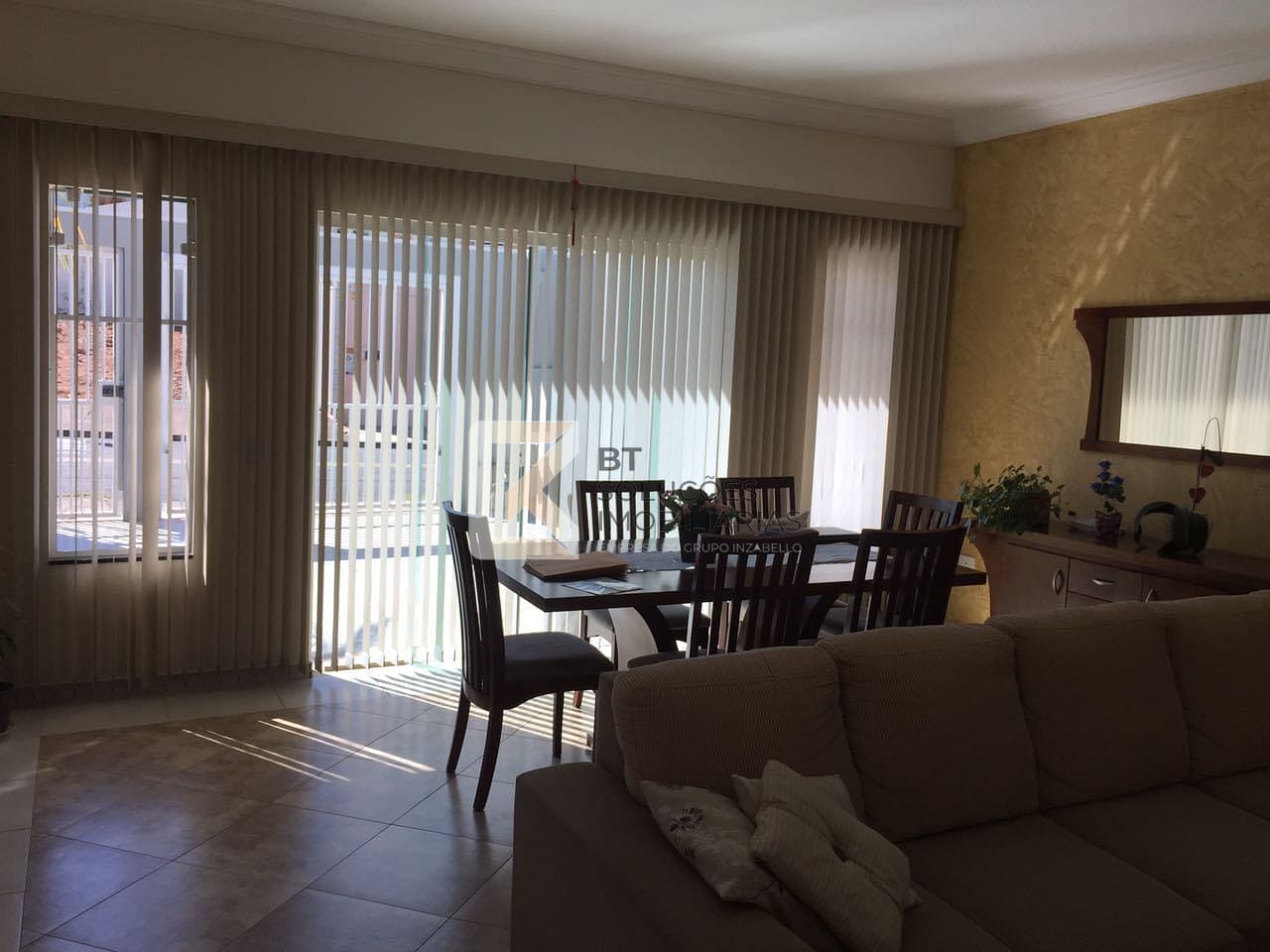 Casa à venda com 3 quartos, 217m² - Foto 2