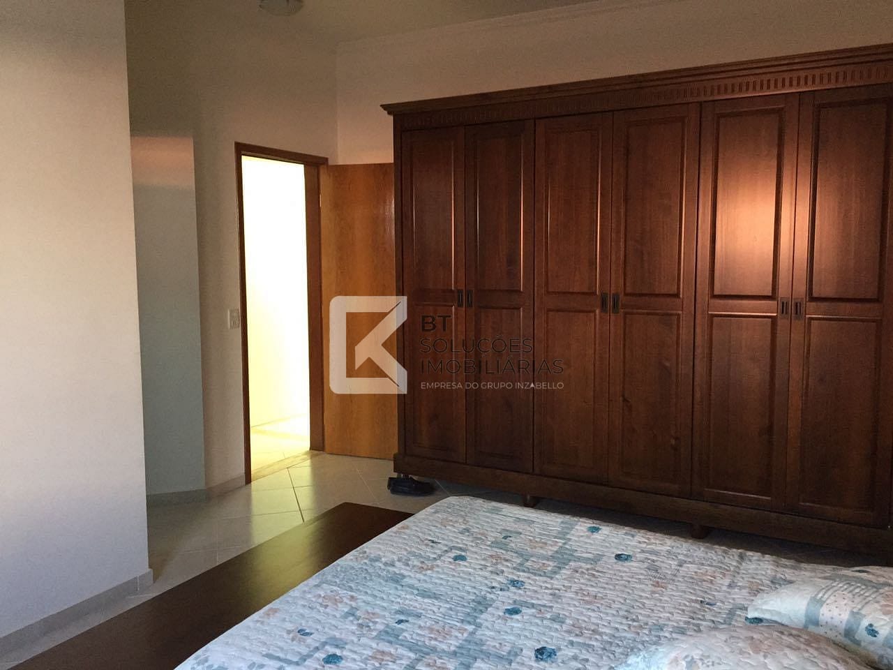 Casa à venda com 3 quartos, 217m² - Foto 5