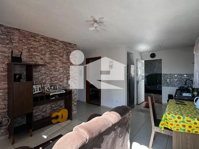 Casa 2 quartos e 1 banheiro, à venda, no bairro Cj Habitacional Aida Nogueira em Rolândia