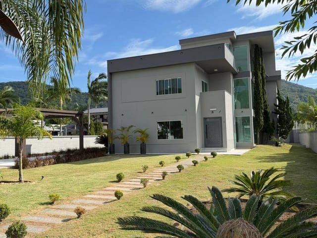 Casa com 1441m² 4 quartos e 5 banheiros, à venda, no bairro Casa Branca em Itapema