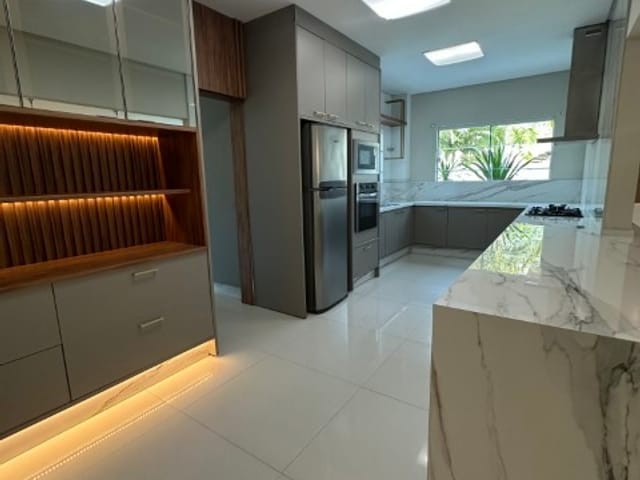 Casa com 1441m² 4 quartos e 5 banheiros, à venda, no bairro Casa Branca em Itapema