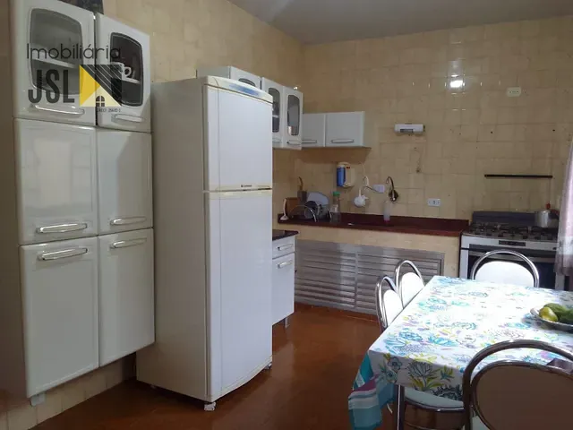 Casa com 250m² 3 quartos e 3 banheiros, à venda, no bairro Jardim Shangri-lá em Caçapava
