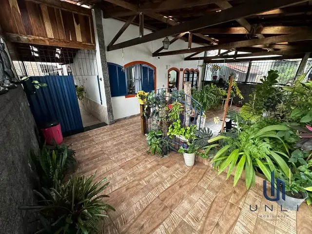 Casa 5 quartos e 3 banheiros, à venda, no bairro São Cristóvão em Volta Redonda
