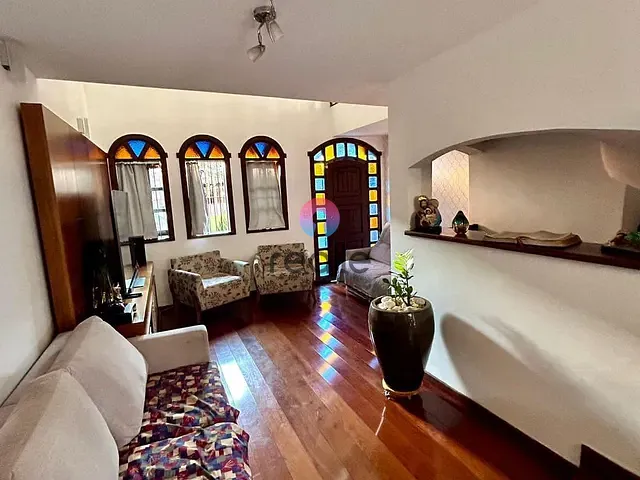 Casa 6 quartos e 2 banheiros, à venda, no bairro Esplanada em Belo Horizonte