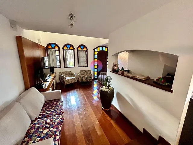 Casa 6 quartos e 2 banheiros, à venda, no bairro Esplanada em Belo Horizonte