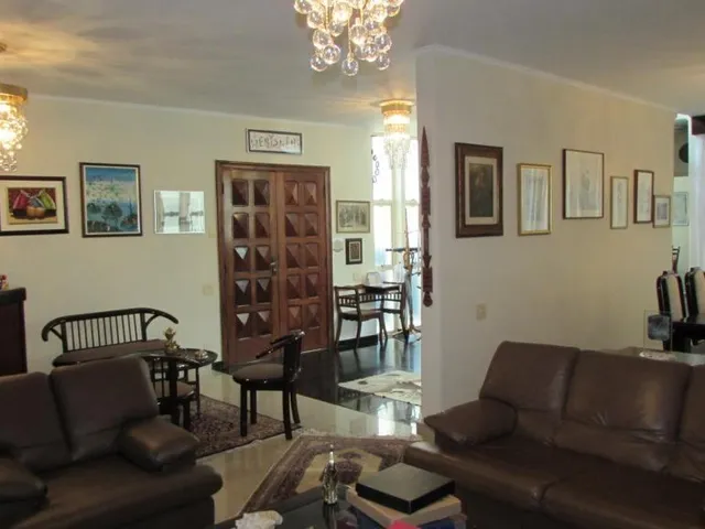 Casa com 322m² 4 quartos e 2 banheiros, à venda ou para alugar, no bairro Sumaré em São Paulo