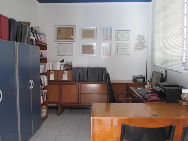 Casa com 322m² 4 quartos e 2 banheiros, à venda ou para alugar, no bairro Sumaré em São Paulo