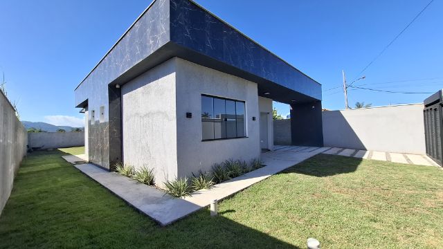 Casa com 440m² 2 quartos e 2 banheiros, à venda, no bairro Jardim Atlântico Central (Itaipuaçu) em Maricá