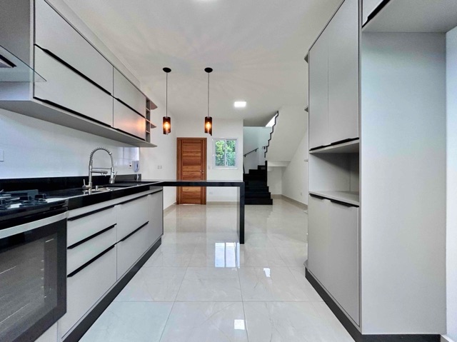 Foto do Sobrado - Sobrado em condomínio à venda no bairro do Rio do Ouro em Caraguatatuba, SP | Área 12 imóveis