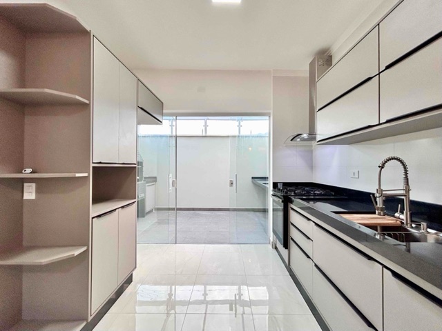 Foto do Sobrado - Sobrado em condomínio à venda no bairro do Rio do Ouro em Caraguatatuba, SP | Área 12 imóveis