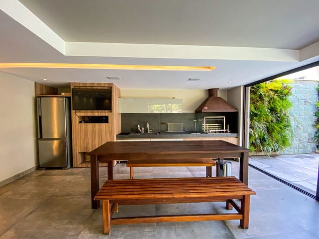 Casa com 700m² 6 quartos e 8 banheiros, à venda, no bairro Barra da Tijuca em Rio de Janeiro