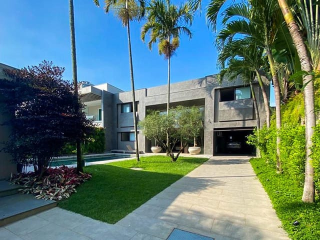 Casa com 700m² 6 quartos e 8 banheiros, à venda, no bairro Barra da Tijuca em Rio de Janeiro
