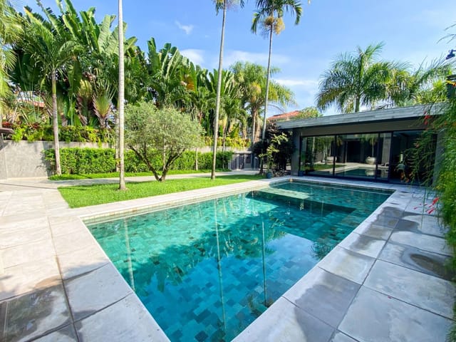 Casa com 700m² 6 quartos e 8 banheiros, à venda, no bairro Barra da Tijuca em Rio de Janeiro