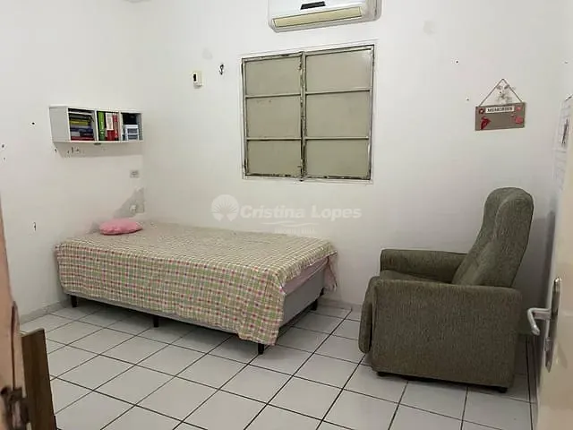 Casa com 300m² 3 quartos e 2 banheiros, à venda, no bairro Vale Quem Tem em Teresina