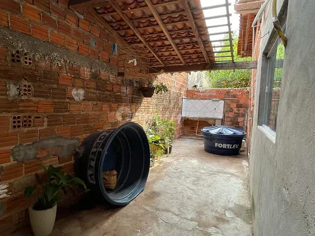 Casa com 300m² 3 quartos e 2 banheiros, à venda, no bairro Vale Quem Tem em Teresina
