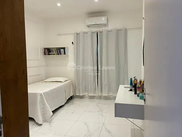 Casa com 300m² 3 quartos e 2 banheiros, à venda, no bairro Vale Quem Tem em Teresina