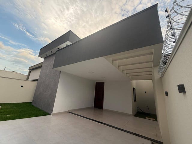 Casa com 220m² 3 quartos e 1 banheiro, à venda, no bairro Jardim Bougainville em Sinop