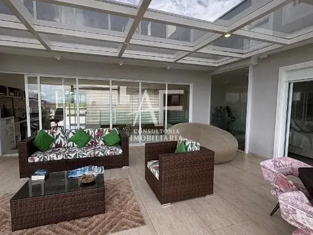 Casa com 1000m² 4 quartos e 6 banheiros, à venda, no bairro Cataguá em Taubaté