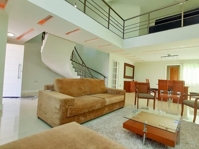 Casa com 500m² 4 quartos e 5 banheiros, à venda ou para alugar, no bairro Lagoa em Macaé