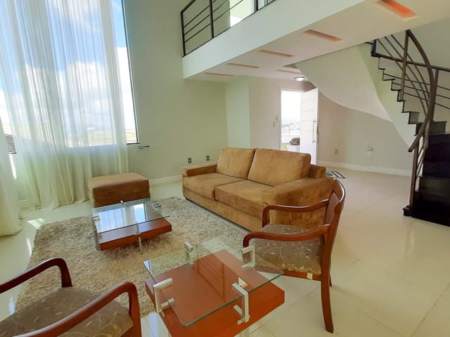 Casa com 500m² 4 quartos e 5 banheiros, à venda ou para alugar, no bairro Lagoa em Macaé